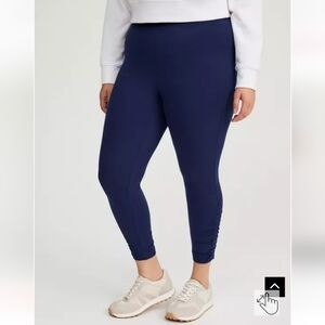 🆕️💙 TORRID DARK BLUE RUCHED CROPPED SIGNATURE LEGGINGS💙